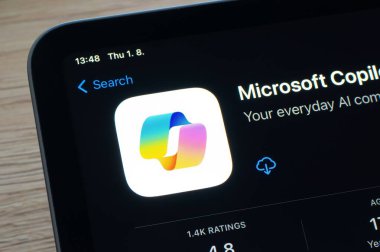 OSTRAVA, CZECHIA - 1 Ağustos 2024: Microsoft Copilot sohbet robotu mobil yapay zeka uygulaması olan Apple uygulama mağazası