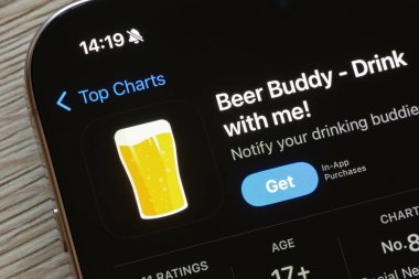 OSTRAVA, CZECHIA - 23 Kasım 2024: Beer Buddy ile Apple uygulama mağazası - Mobil uygulamamla iç