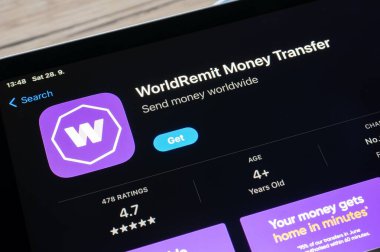 OSTRAVA, CZECHIA - SEPTEMBER 28, 2024: WorldRemit Money Transfer mobil uygulaması ile Apple uygulama uygulaması
