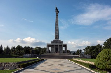 BRATISLAVA, SLOVAKIA - 6 Eylül 2014: Bratislava, Slovakya 'daki Slavin Anıtı, Sovyet askerlerini anımsatıyor