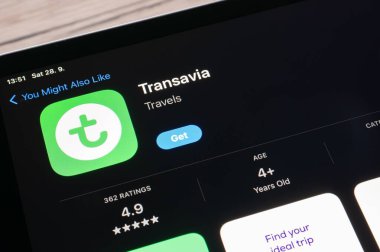 OSTRAVA, CZECHIA - SEPTEMBER 28, 2024: Transavia mobil seyahat uygulaması olan Apple uygulama mağazası