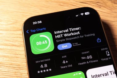 OSTRAVA, CZECHIA - 31 Ocak 2025: Interval Zamanlayıcı HIIT Fitness kronometre uygulamalı Apple uygulama mağazası 