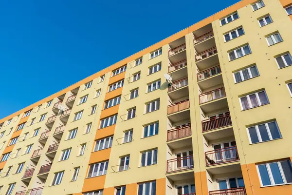 Çek Cumhuriyeti 'nin Havirov kentindeki yeniden inşa edilmiş evler ilk olarak komünizm döneminde alt perspektiften inşa edilmiştir.