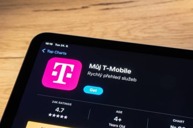 OSTRAVA, CZECHIA - 24 Eylül 2024: Muj T-Mobile mobil telekomünikasyon taşıyıcısının Apple uygulaması