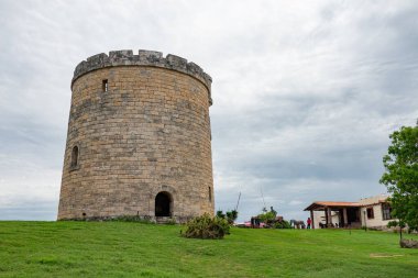 VARADERO, CUBA - 2 Eylül 2023: Varadero Kulesi ve Don Quijote ve Sancho Panza anıtı