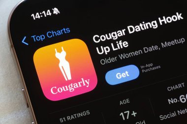 OSTRAVA, CZECHIA - 23 Kasım 2024: Puma Randevu Kancası Hayat Mobil uygulaması kurulmak üzere Apple uygulama mağazası