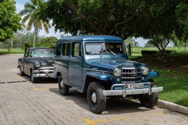 VARADERO, CUBA - 2 EYLÜL 2023: Cip Willys İstasyonu Vagonu Küba 'da park halinde.