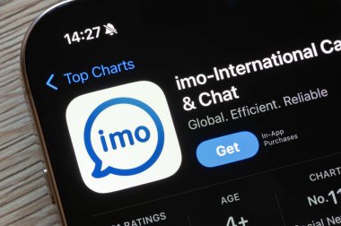 OSTRAVA, CZECHIA - NOVEMBER 23, 2024: IMO International Call and Chat mobil uygulaması iOS cihazları için Apple uygulama mağazası