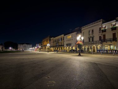 Padova, İtalya - 30 Ekim 2024: Prato della Valle Caddesi, Padova, İtalya