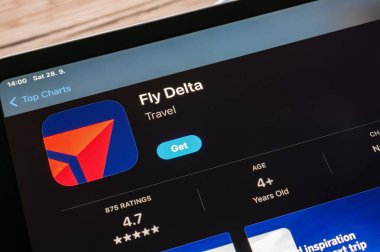 Ostrava, Çek Cumhuriyeti - 28 Eylül 2024: Seyahat için Fly Delta havayolları mobil uygulamalı Apple uygulama mağazası