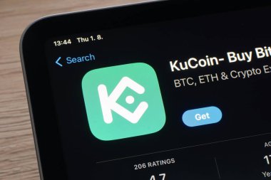 Ostrava, Çek Cumhuriyeti - 1 Ağustos 2024: KuCoin şifreli mobil takas uygulaması yüklü Apple uygulama mağazası
