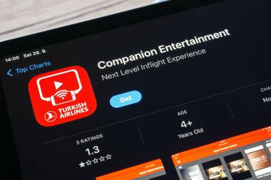 Ostrava, Çek Cumhuriyeti - 28 Eylül 2024: Türk Hava Yoldaşları Entertainment mobil seyahat uygulaması ile Apple uygulama mağazası