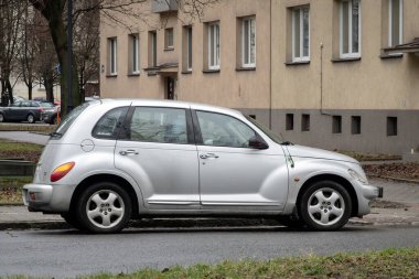 Ostrava, Çek Cumhuriyeti - 24 Ocak 2024: Silver Chrysler PT Cruiser MPV aracı
