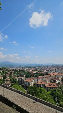 Kuzey İtalya 'daki Bergamo şehrinin manzarası