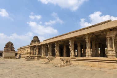 Hampi Karnataka 'daki Krishna tapınağının antik taş mimarisi.