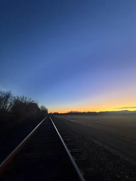 Güzel Kış Gündoğumu ve tren rayları - Oregon 'da PNW