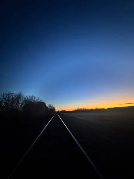 Güzel Kış Gündoğumu ve tren rayları - Oregon 'da PNW