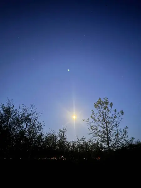 Kuzeybatı Pasifik 'te güzel ve canlı bir gün doğumu..