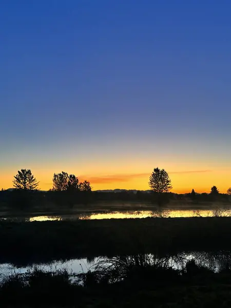 Kuzeybatı Pasifik 'te güzel ve canlı bir gün doğumu..