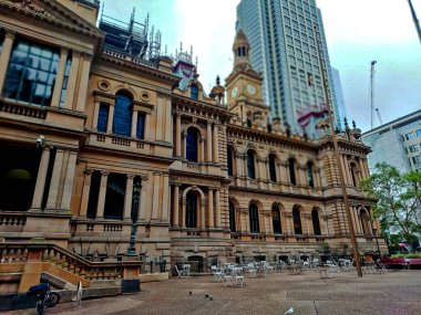 Sydney, Avustralya - Ocak 2023, 4: Sydney Town Hall, görkemli tarihi bina mimari detaylar.