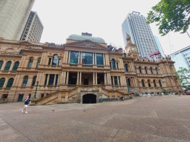 Sydney, Avustralya - Ocak 2023, 4: Sydney Town Hall, görkemli tarihi bina mimari detaylar.