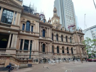 Sydney, Avustralya - Ocak 2023, 4: Sydney Town Hall, görkemli tarihi bina mimari detaylar.