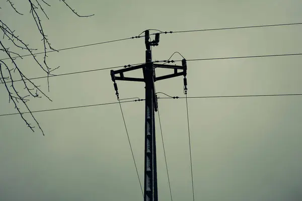 Hava Bulutlu olduğunda Elektrik Kutbu
