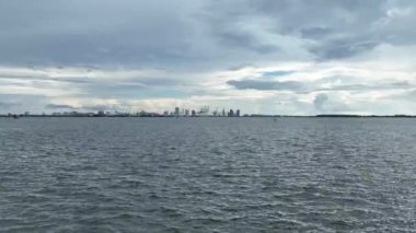 Miami 'nin aşağısındaki Brickell Körfezi' nin Hava Görüntüleri