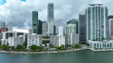 Miami 'nin aşağısındaki Brickell Körfezi' nin Hava Görüntüleri