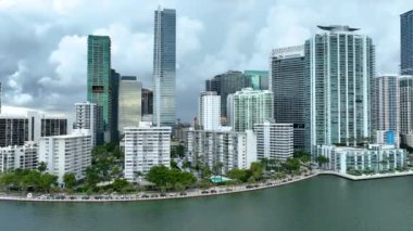Miami 'nin aşağısındaki Brickell Körfezi' nin Hava Görüntüleri