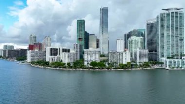 Miami 'nin aşağısındaki Brickell Körfezi' nin Hava Görüntüleri