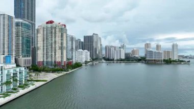 Miami 'nin aşağısındaki Brickell Körfezi' nin Hava Görüntüleri