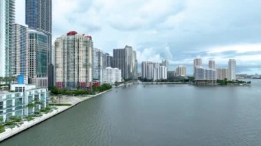 Miami 'nin aşağısındaki Brickell Körfezi' nin Hava Görüntüleri