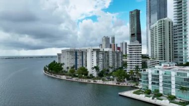 Brickell Körfezi 'nin havadan görünüşü, Florida ABD.