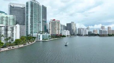 Brickell Körfezi 'nin havadan görünüşü, Florida ABD.
