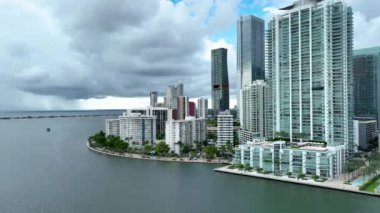 Brickell Körfezi 'nin havadan görünüşü, Florida ABD.