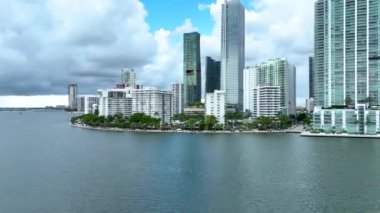 Miami Florida 'nın merkezindeki Brickell Körfezi Hava Görüntüsü