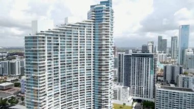 Edge Water, Downtown Miami ve Biscayne Bay Florida adalarının havadan görüntüsü.