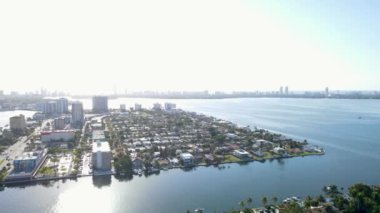 Bay Village 'ın Havadan Görüntüleri, Şehir Merkezi, Biscayne Körfezi Bölgesi Florida ABD
