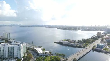 Bay Village 'ın Havadan Görüntüleri, Şehir Merkezi, Biscayne Körfezi Bölgesi Florida ABD