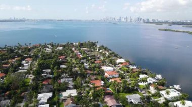 Bay Village 'ın Havadan Görüntüleri, Şehir Merkezi, Biscayne Körfezi Bölgesi Florida ABD