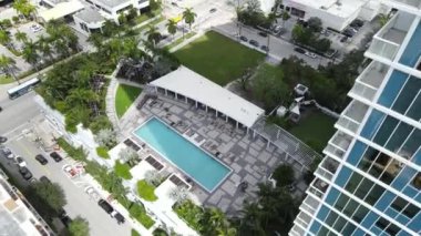 Florida 'da bir dairede havuz manzarası