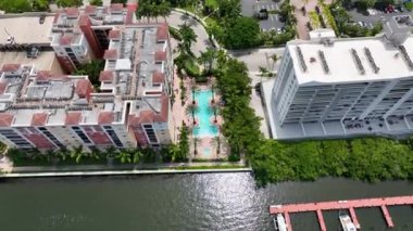 Yüzme Havuzu Florida Apartmanı