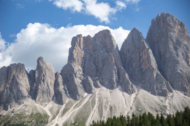 İtalya, Dolomites 'teki kayalık dağın detayları