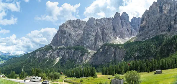 Calfosco bölgesinin panoramik manzarası dağ manzarası, baş fotoğrafı