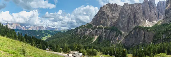 Calfosco bölgesinin panoramik manzarası dağ manzarası, baş fotoğrafı