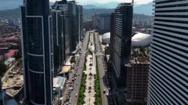 İnsansız hava aracından canlı şehir görüntüsü