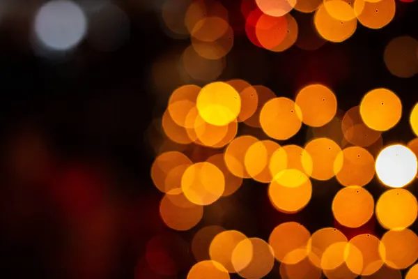 Yılbaşı ışıkları arka planda söndü