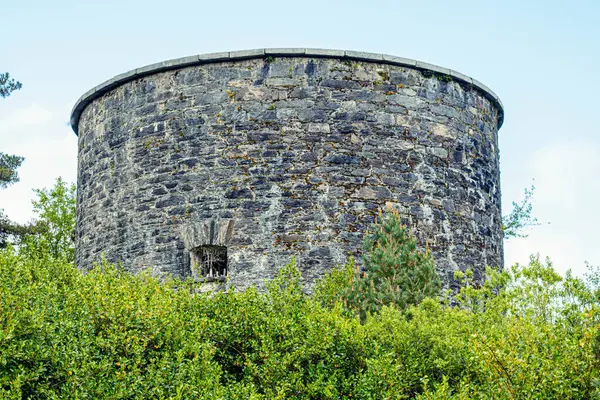 Glengarriff, İrlanda yakınlarındaki Garnish Adası 'ndaki Martello Kulesi' nde.