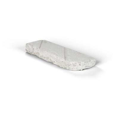 Kaya kaya yuvarlak taş izole 